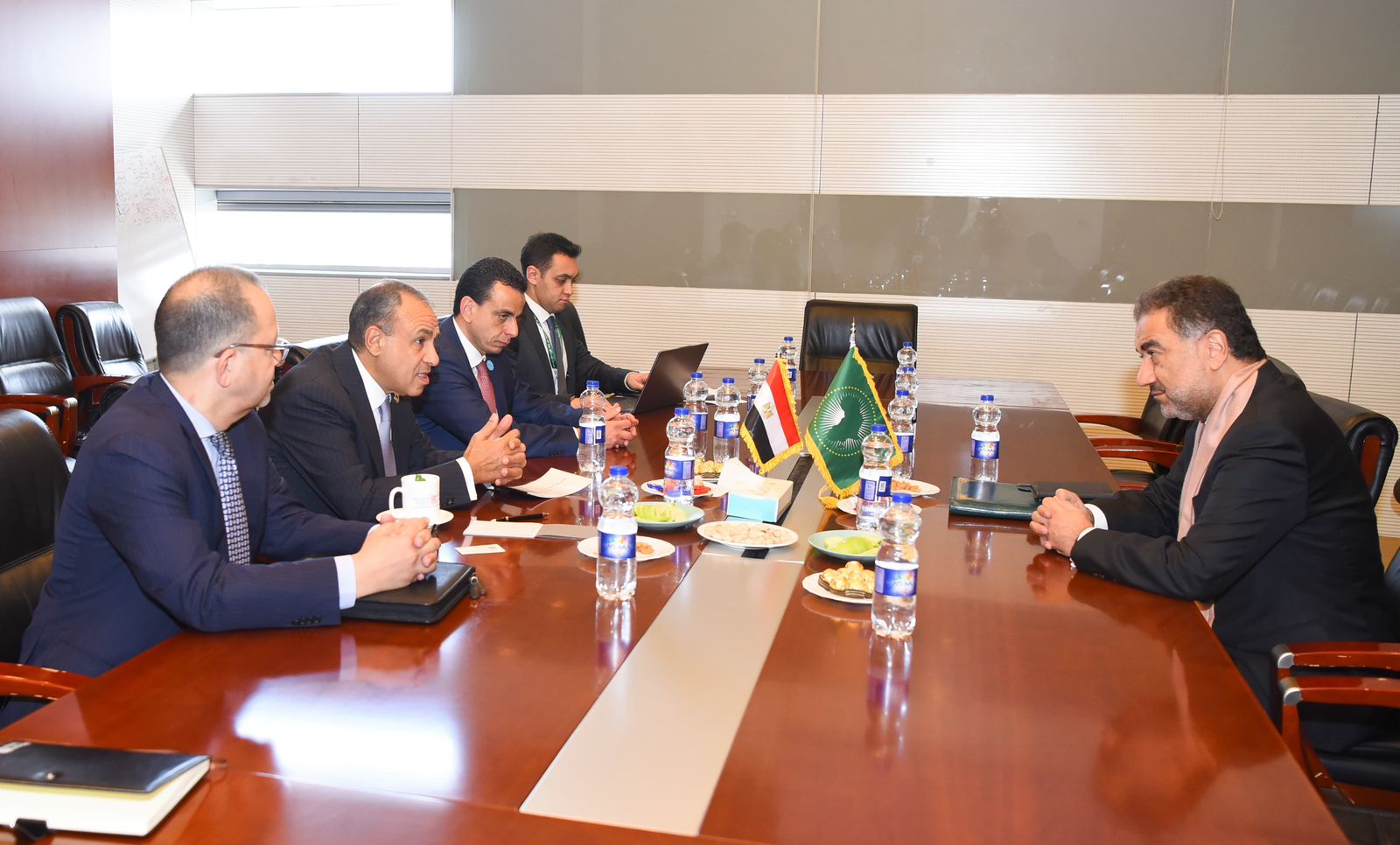 وزير الخارجية يلتقي مدير عام مفوضية الاتحاد الأفريقي