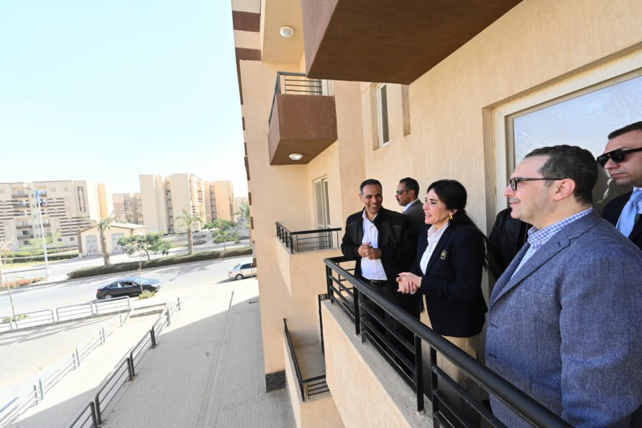 وزيرة الإسكان تتفقد وحدات مبادرة سكن لكل المصريين