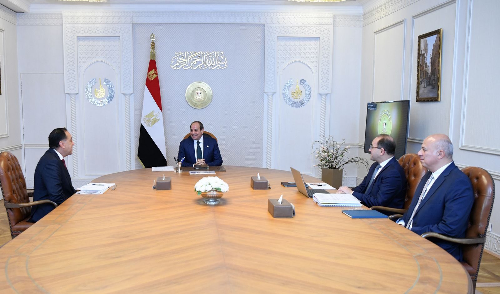 الرئيس السيسي في اجتماع مع وزير المالية