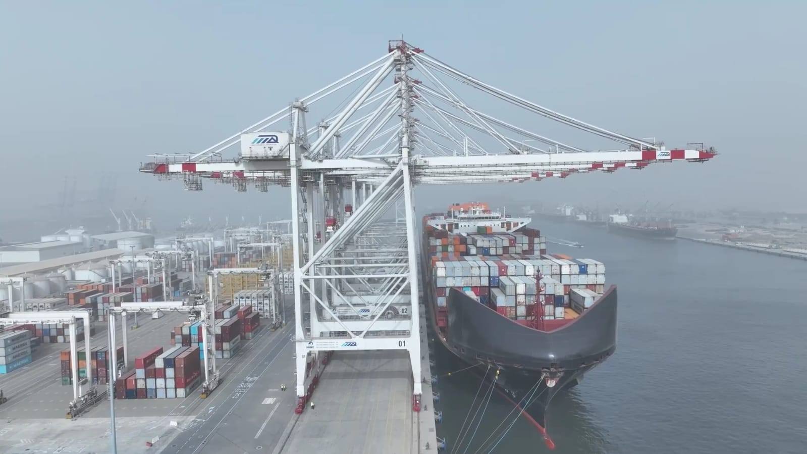 التشغيل التجريبي لمحطة الحاويات تحيا مصر بميناء دمياط