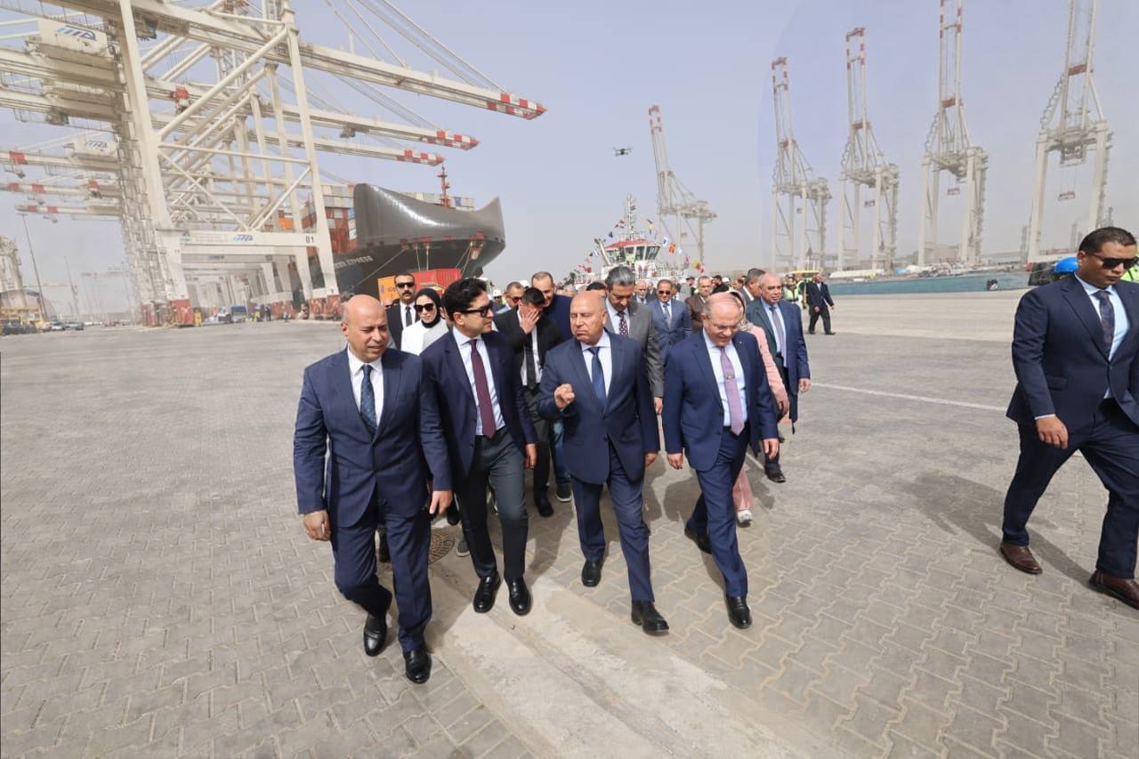 التشغيل التجريبي لمحطة الحاويات تحيا مصر بميناء دمياط