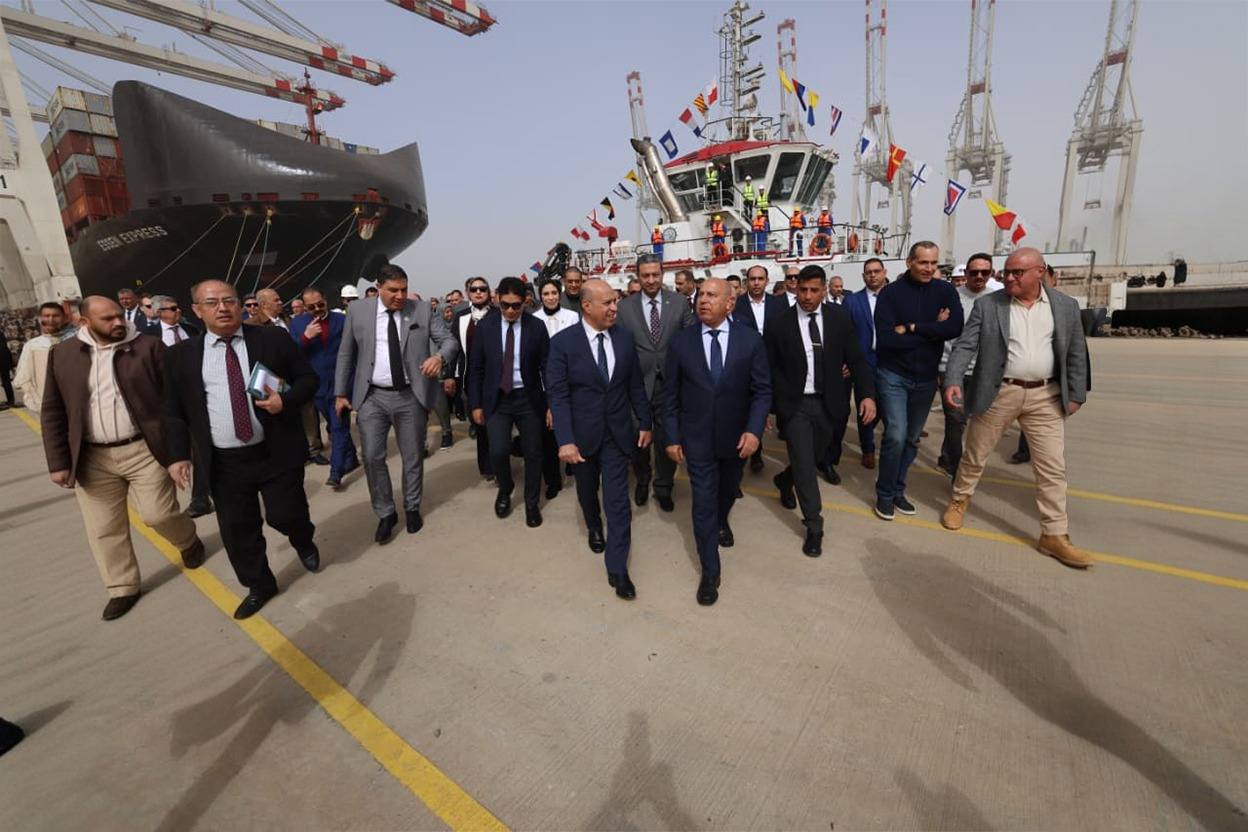 التشغيل التجريبي لمحطة الحاويات تحيا مصر بميناء دمياط