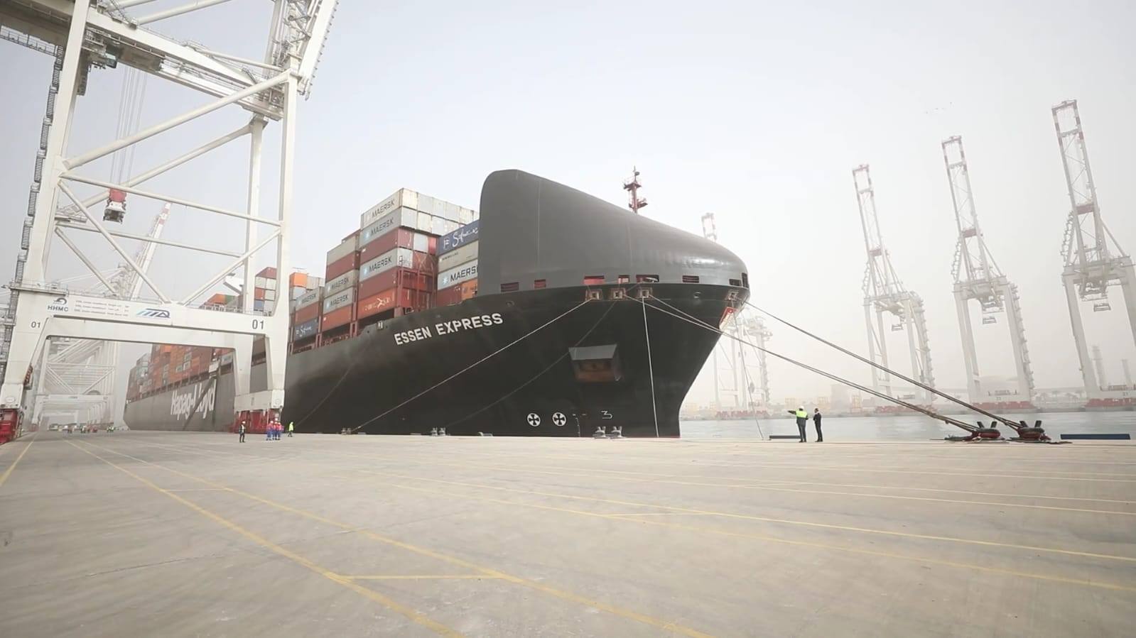 التشغيل التجريبي لمحطة الحاويات تحيا مصر بميناء دمياط