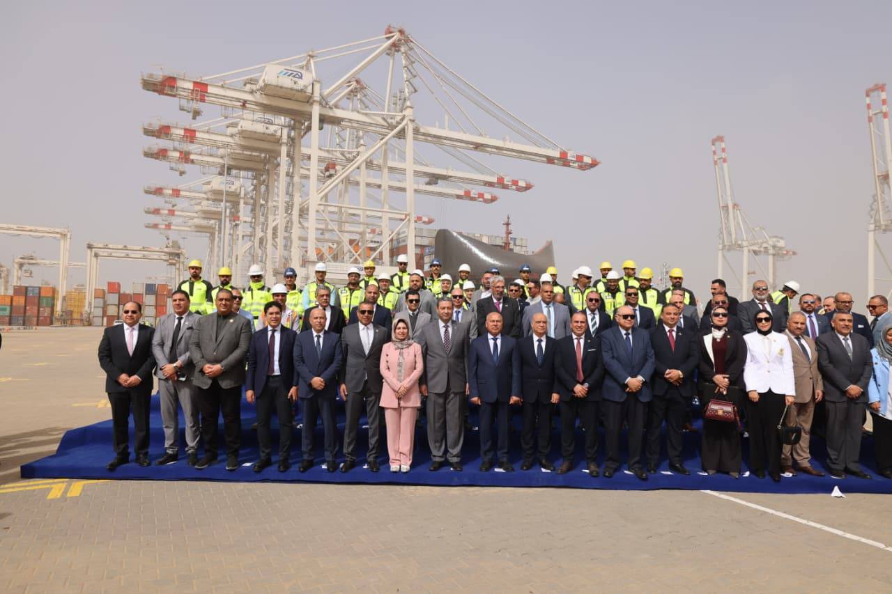 التشغيل التجريبي لمحطة الحاويات تحيا مصر بميناء دمياط