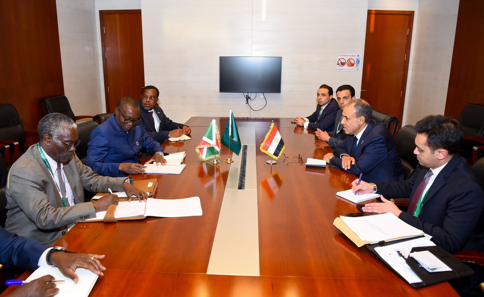 وزير الخارجية يلتقي نظيره البوروندي