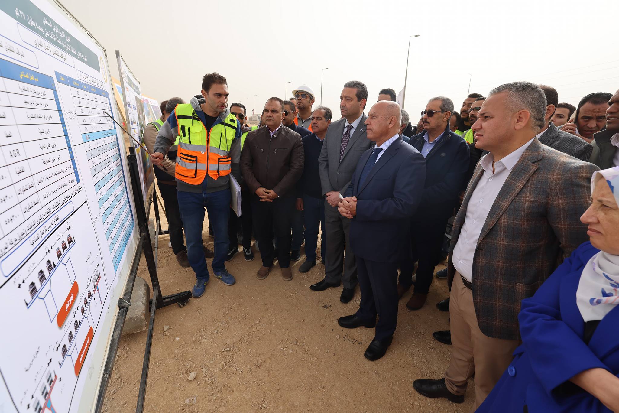 الوزير يتفقد مواقع العمل بمشروع تطوير الطريق الدولي الساحلي