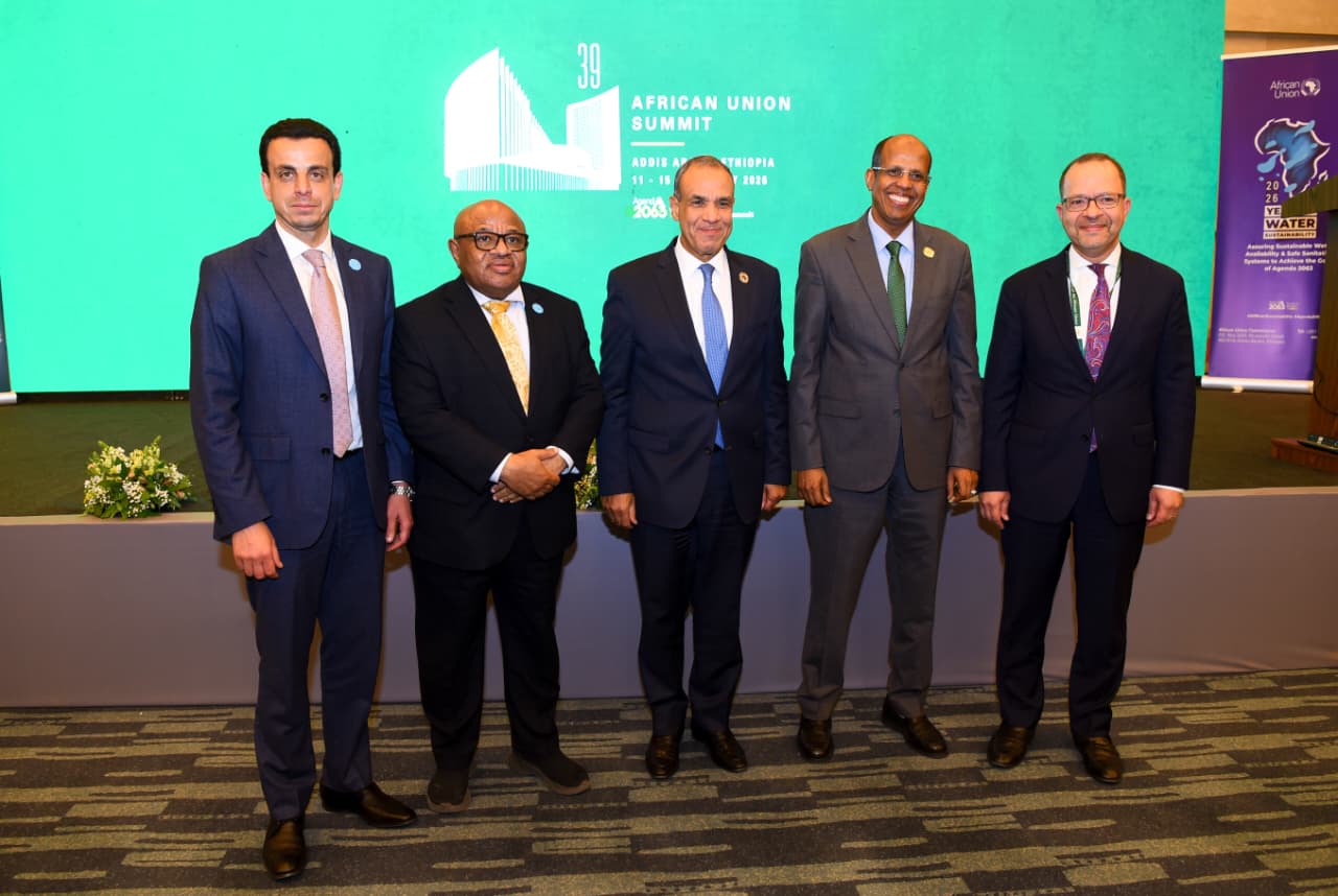 وزير الخارجية يلتقي رئيس مفوضية الاتحاد الأفريقي