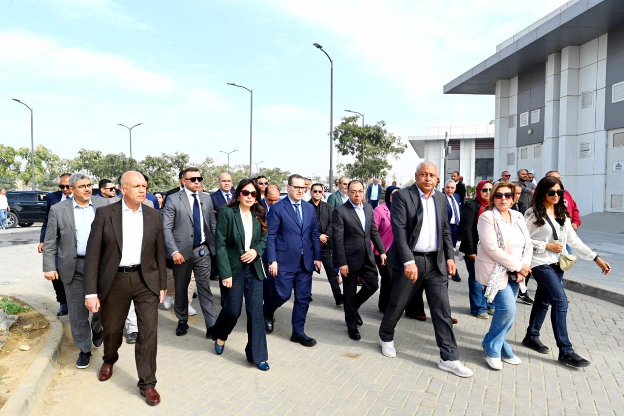 وزيرة الإسكان تقوم بجولة بمشروع حدائق تلال الفسطاط