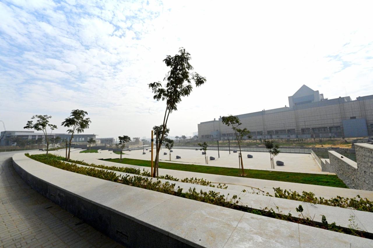 وزيرة الإسكان تقوم بجولة بمشروع حدائق تلال الفسطاط