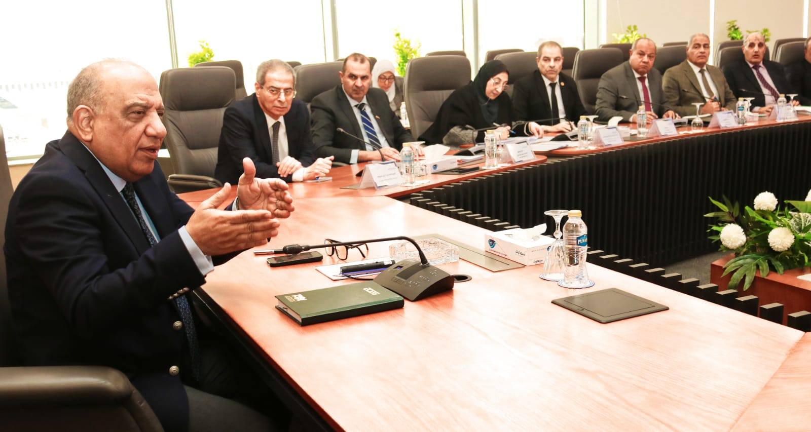 وزير الكهرباء يجتمع برؤساء شركات التوزيع على مستوى الجمهورية