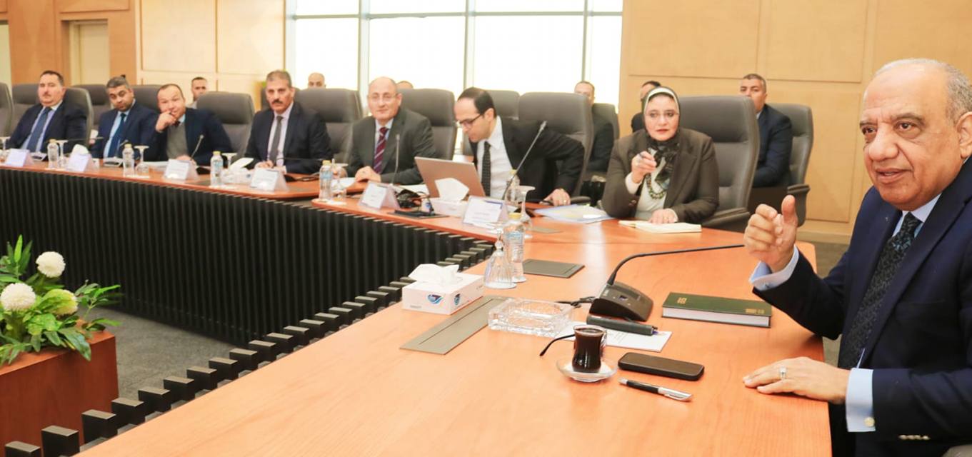وزير الكهرباء يجتمع برؤساء شركات التوزيع على مستوى الجمهورية