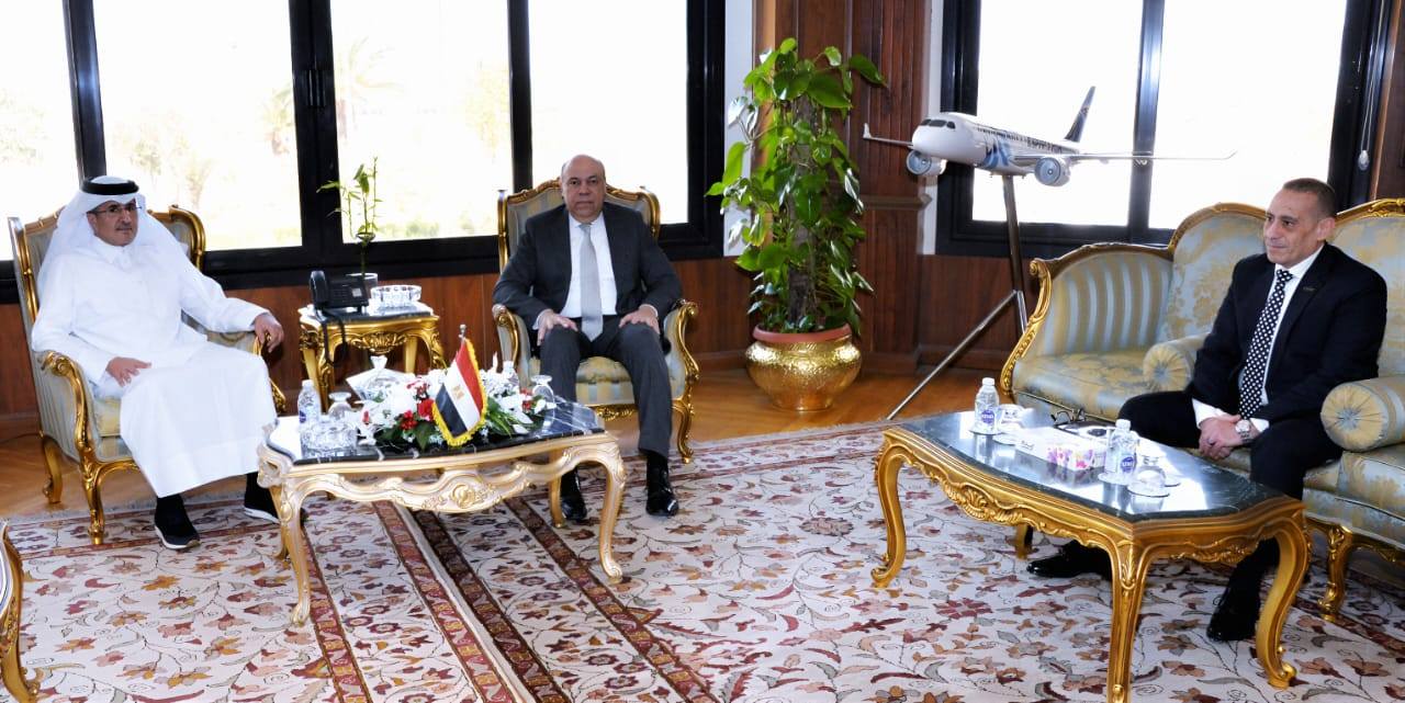 وزير الطيران يستقبل رئيس الهيئة العامة للطيران المدني القطري