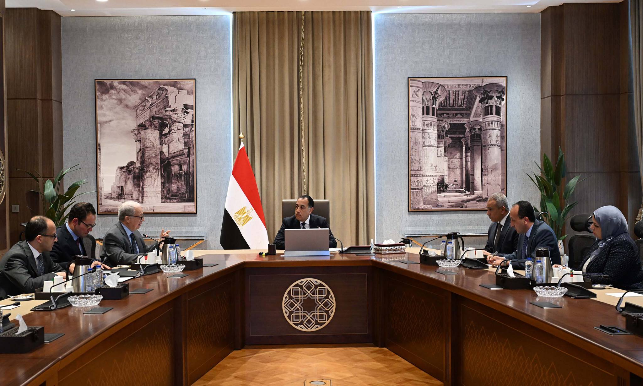 رئيس الوزراء يلتقي مع نائبه للشئون الاقتصادية