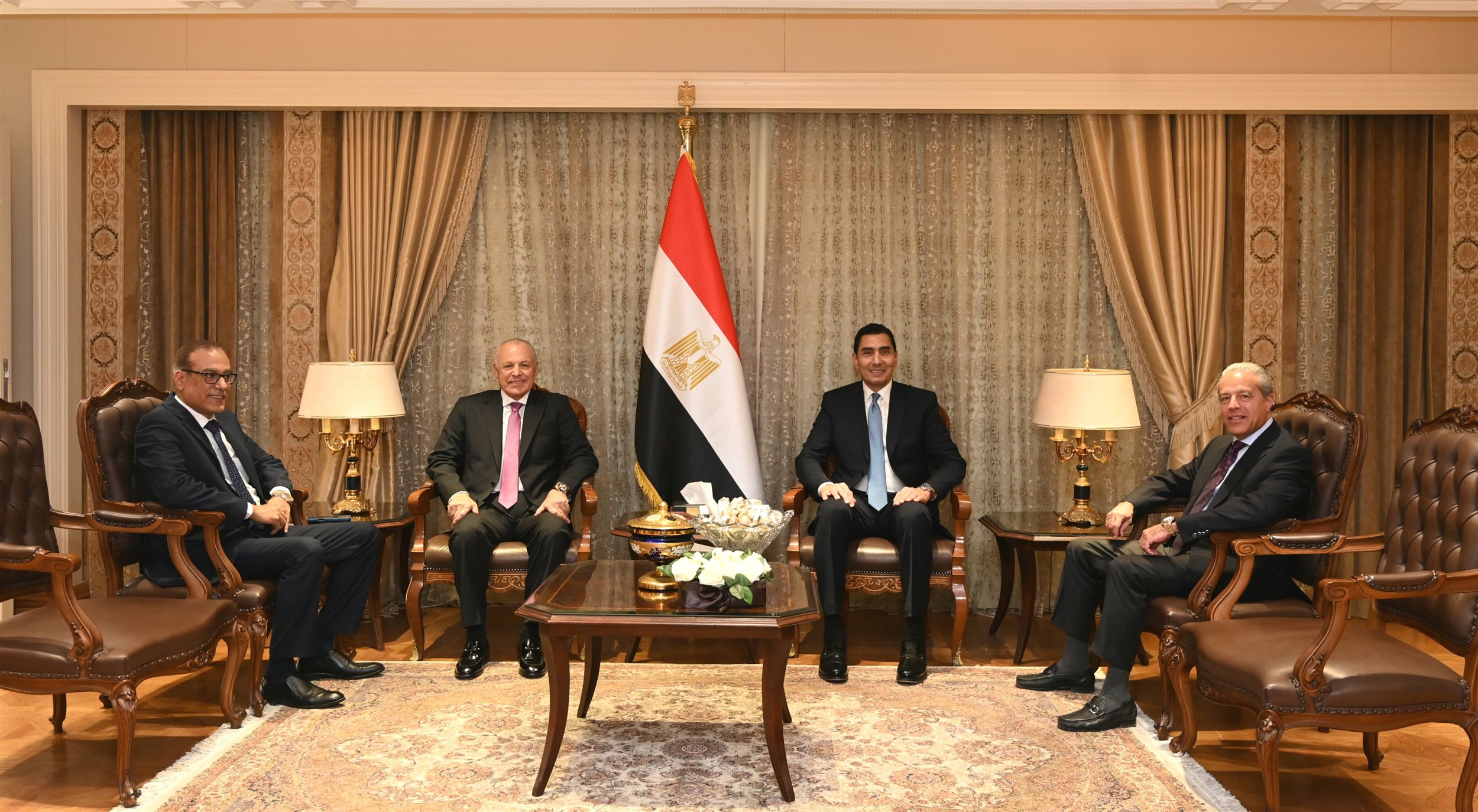 وزير الشباب والرياضة يستقبل رئيس الاتحاد المصري لكرة القدم