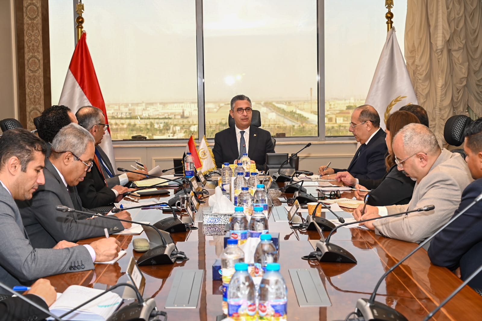 وزير التموين يوجه ببدء صرف المنحة الإضافية على البطاقات التموينية