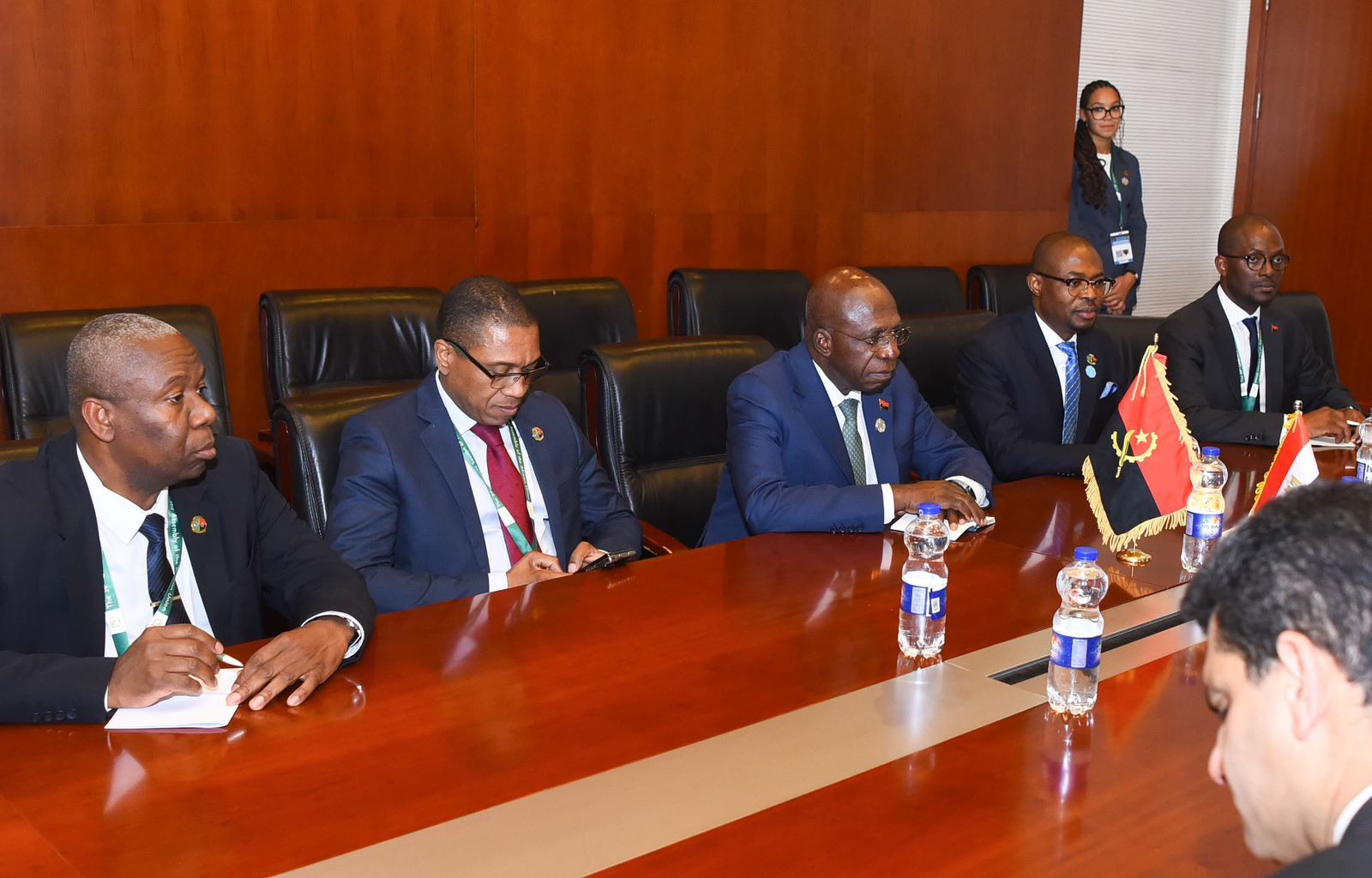 وزير الخارجية يلتقي وزير خارجية أنجولا