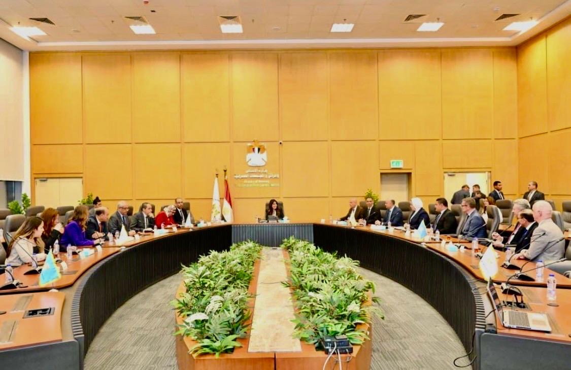 وزيرة الإسكان تستقبل وفد من مسئولي شركة أكور العالمية