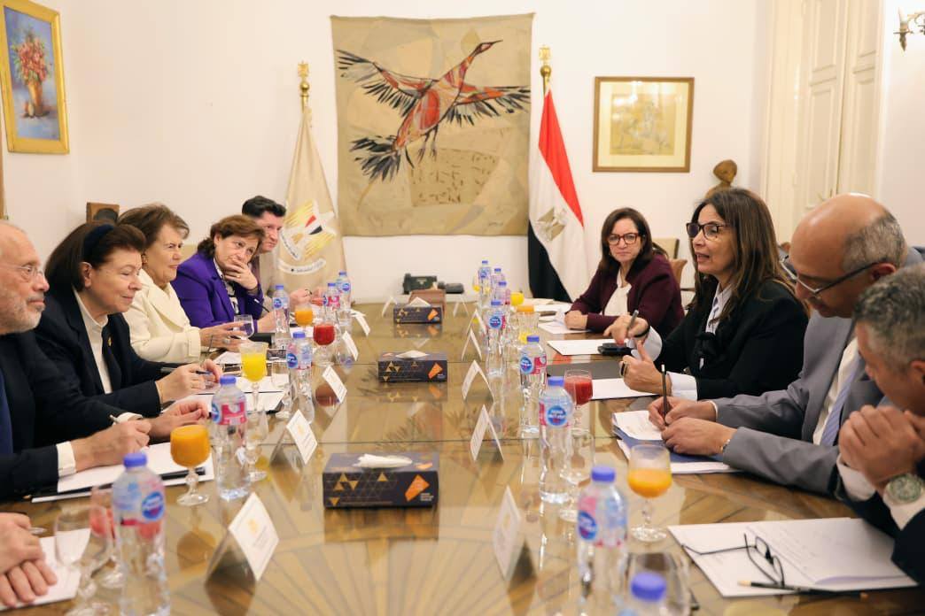 وزيرة الثقافة تجتمع مع نظيرتها اليونانية