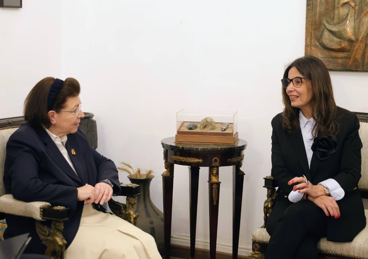 وزيرة الثقافة تجتمع مع نظيرتها اليونانية
