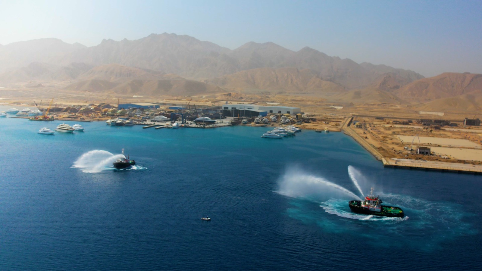 ربيع رئيس هيئة قناة السويس يتفقد أعمال بناء الوحدات البحرية