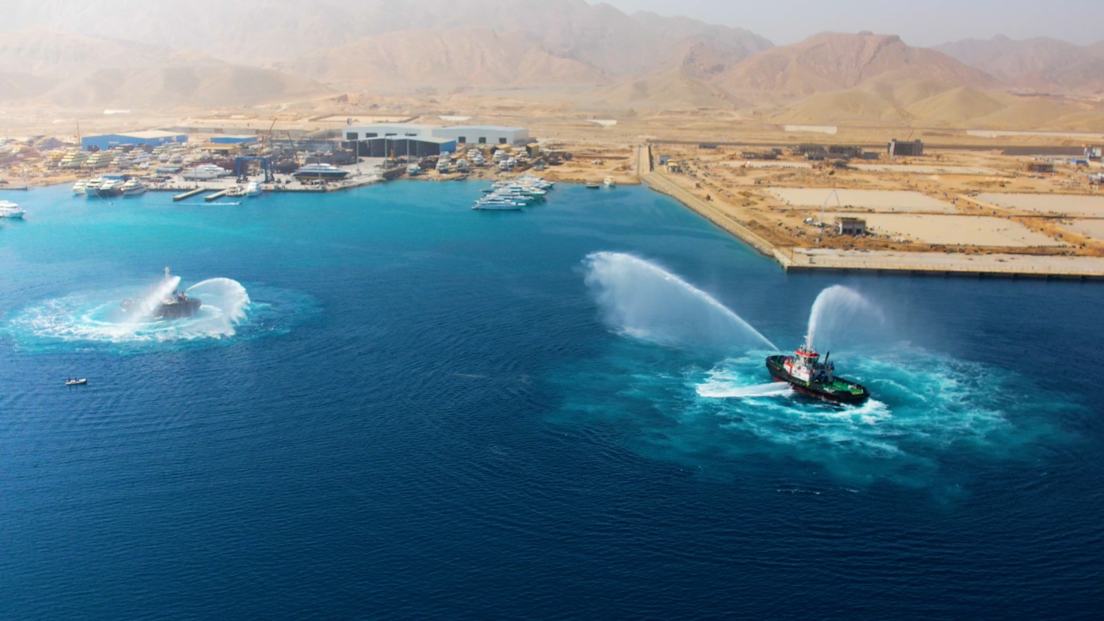 ربيع رئيس هيئة قناة السويس يتفقد أعمال بناء الوحدات البحرية