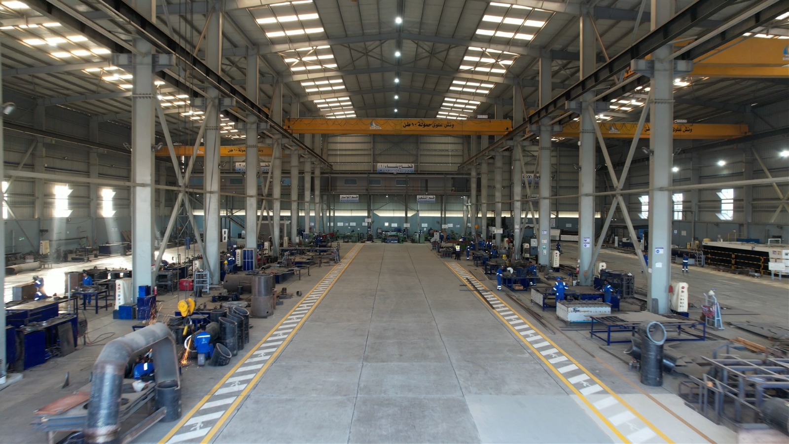 ربيع رئيس هيئة قناة السويس يتفقد أعمال بناء الوحدات البحرية