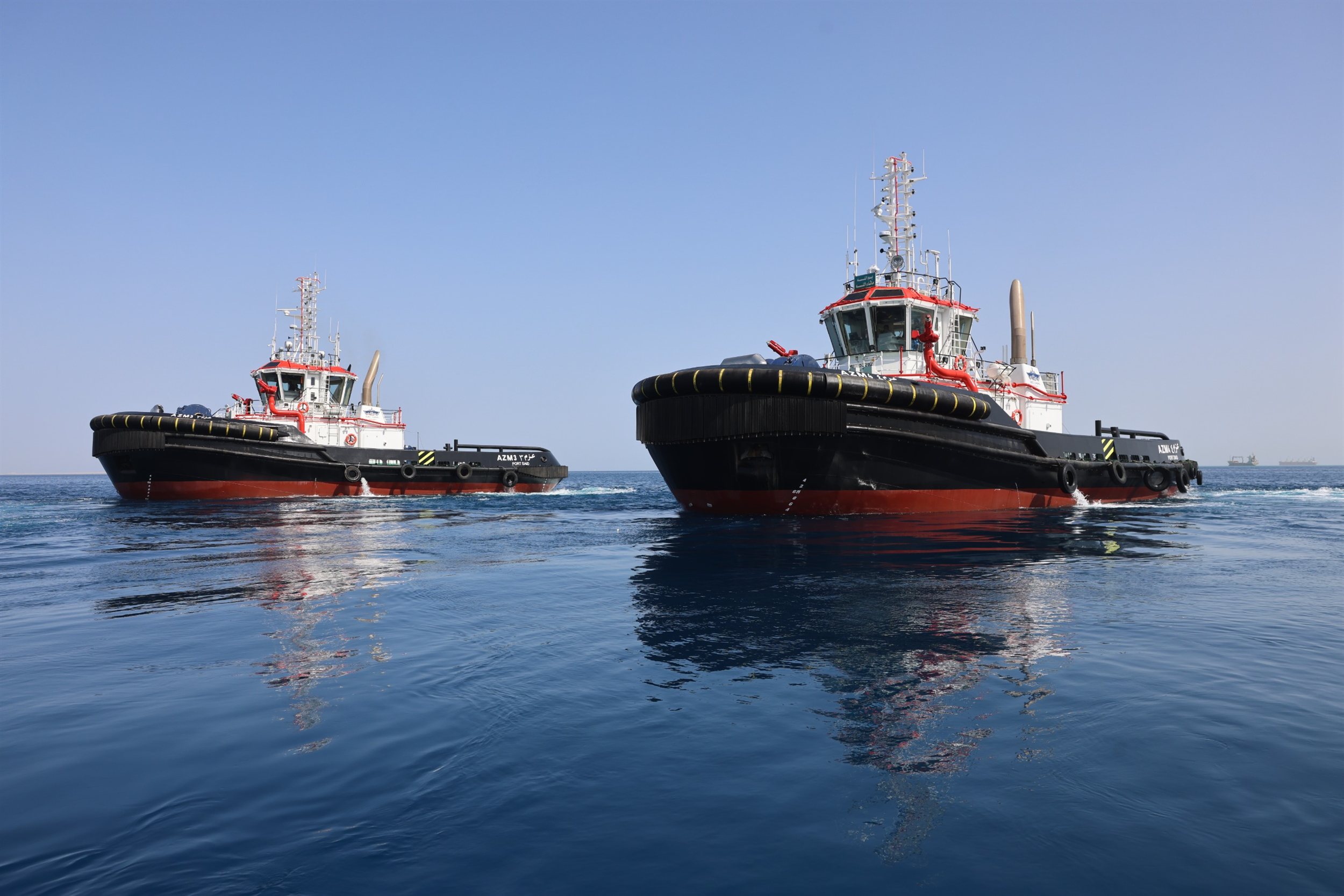 ربيع رئيس هيئة قناة السويس يتفقد أعمال بناء الوحدات البحرية