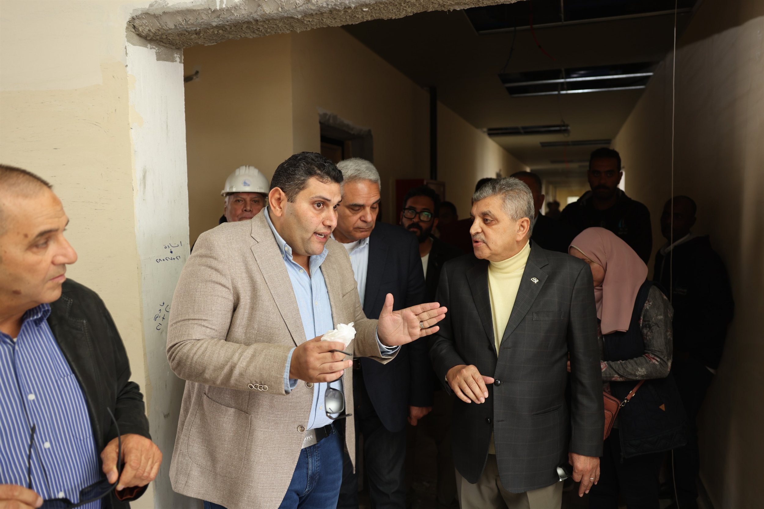 ربيع رئيس هيئة قناة السويس يتفقد أعمال بناء الوحدات البحرية