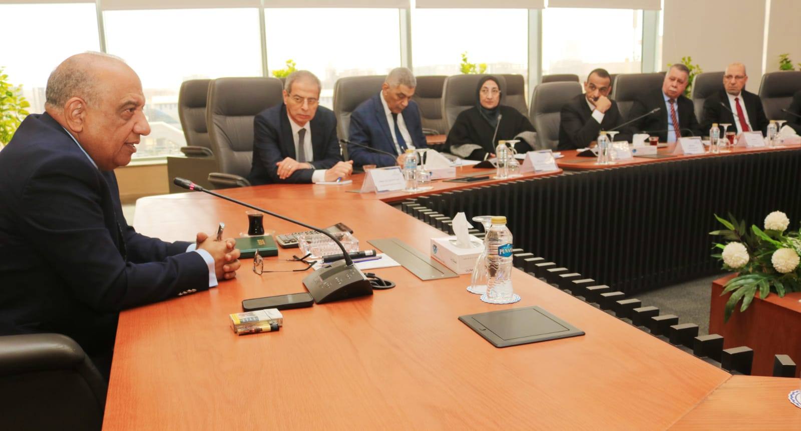 وزير الكهرباء يجتمع برؤساء شركات إنتاج الكهرباء 