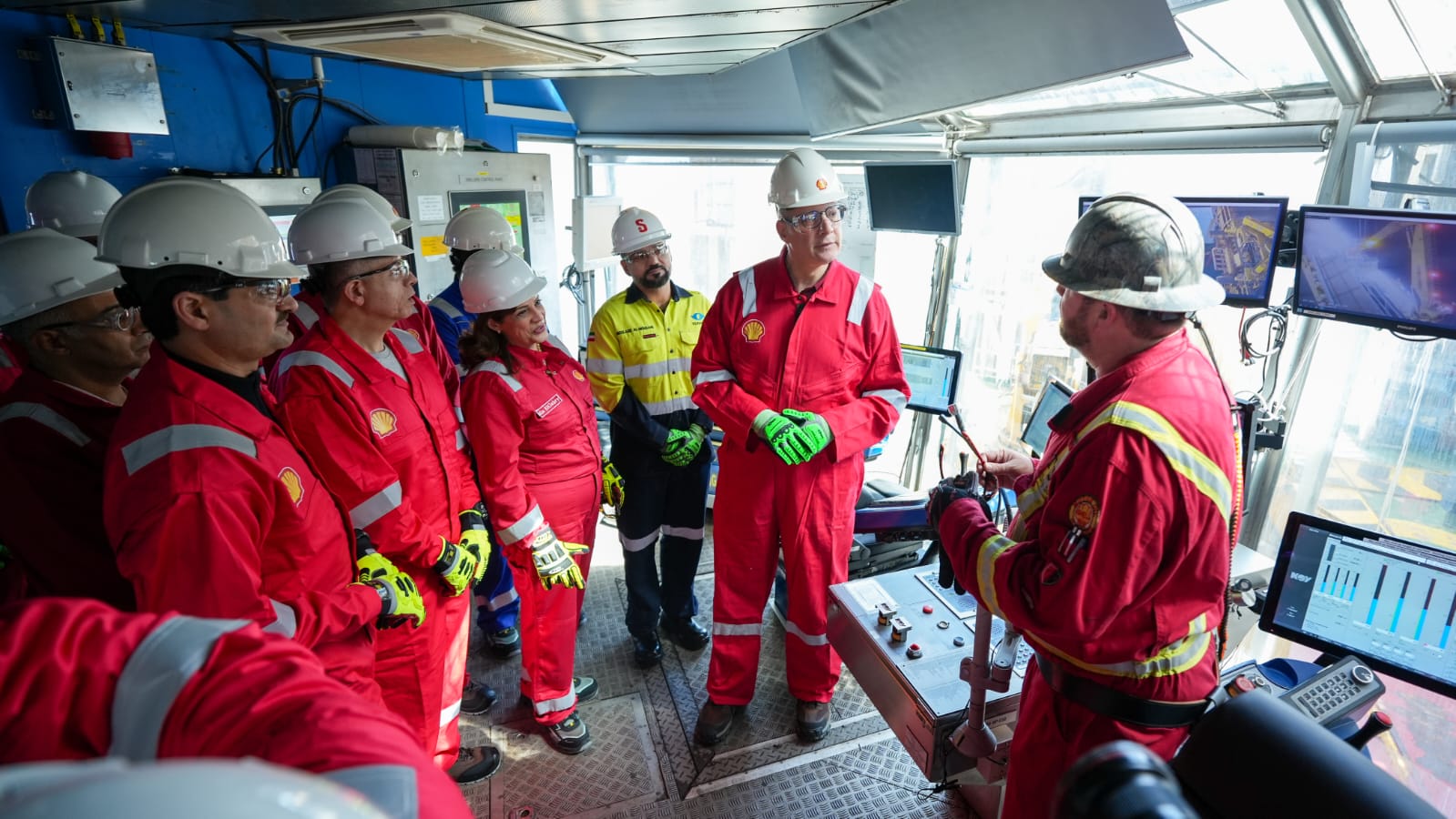 وزير البترول يتفقد أعمال حفر أول بئر إنتاجية للغاز بحقل غرب مينا