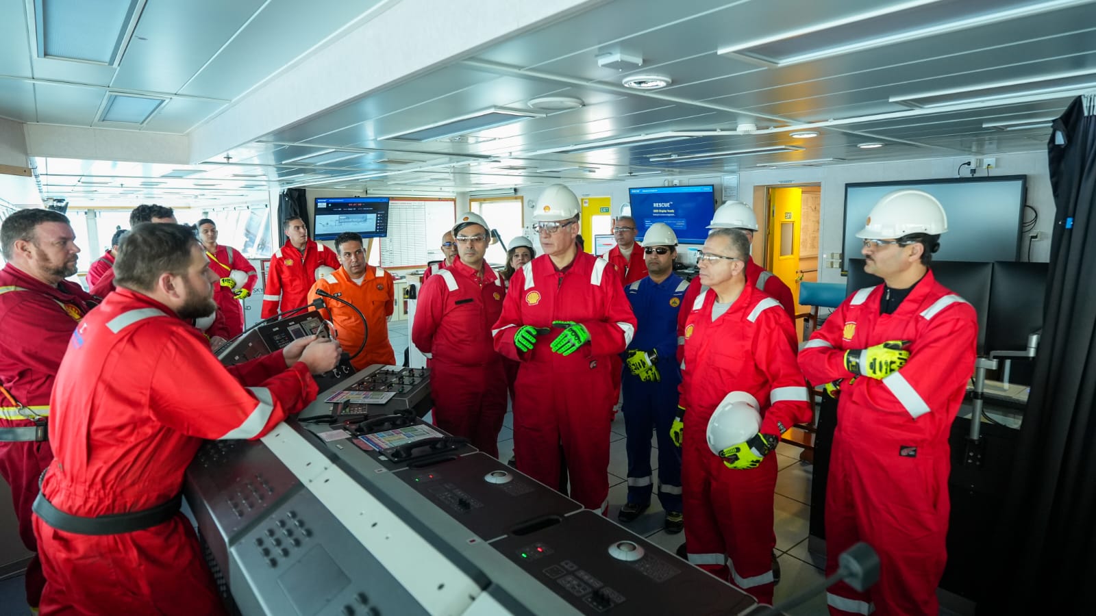 وزير البترول يتفقد أعمال حفر أول بئر إنتاجية للغاز بحقل غرب مينا