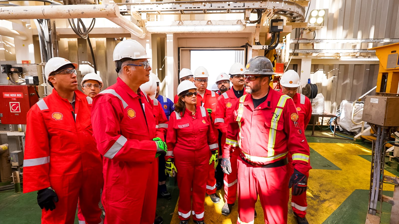 وزير البترول يتفقد أعمال حفر أول بئر إنتاجية للغاز بحقل غرب مينا