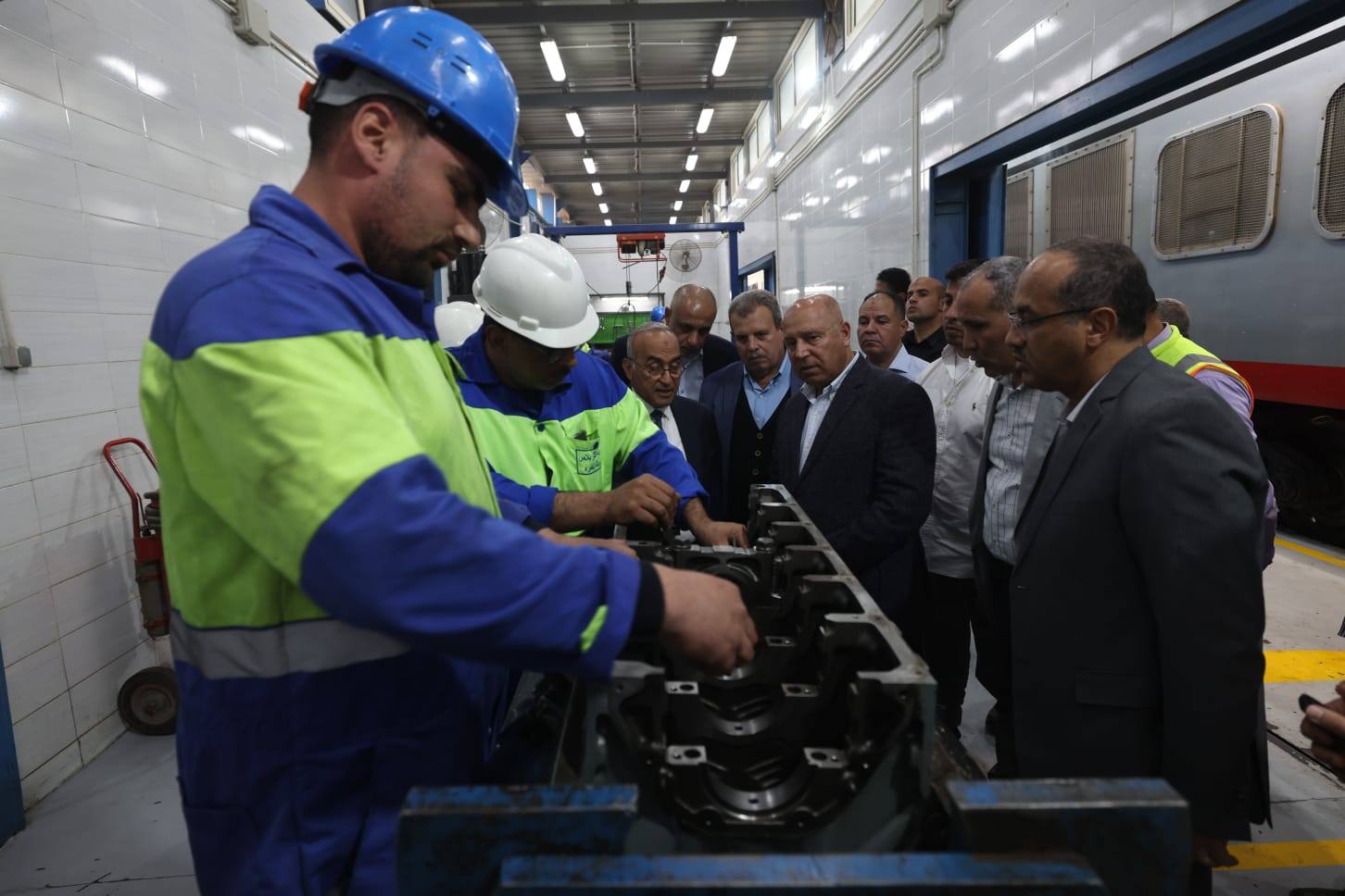 وزير النقل يجري جولة موسعة بورش السكك الحديدية