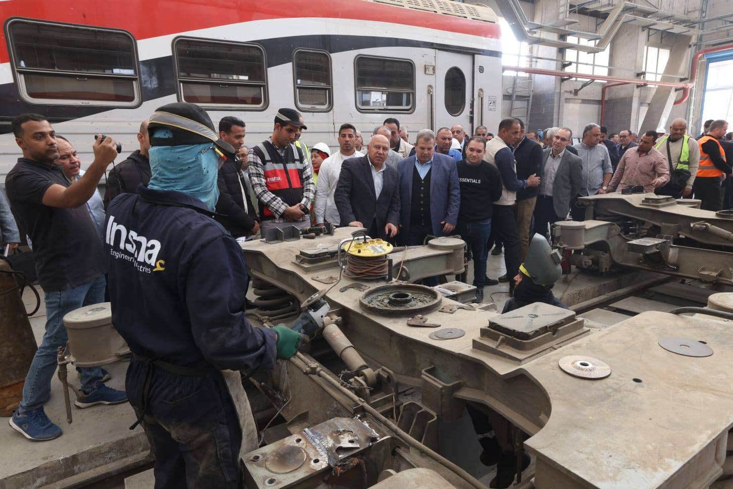 وزير النقل يجري جولة موسعة بورش السكك الحديدية