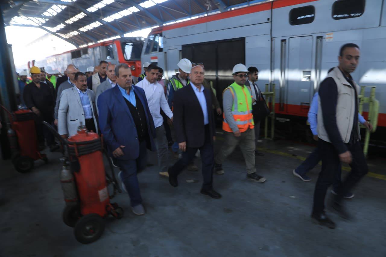 وزير النقل يجري جولة موسعة بورش السكك الحديدية