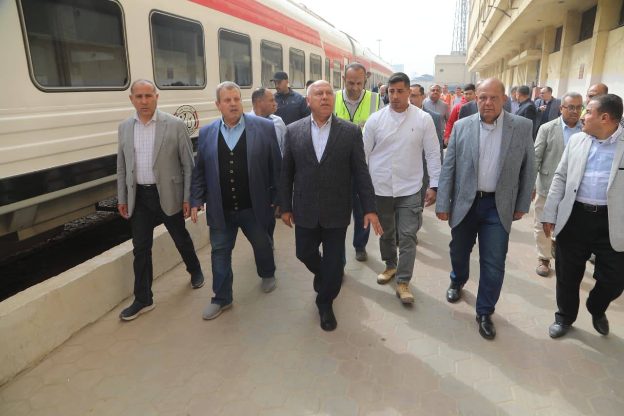 وزير النقل يجري جولة موسعة بورش السكك الحديدية