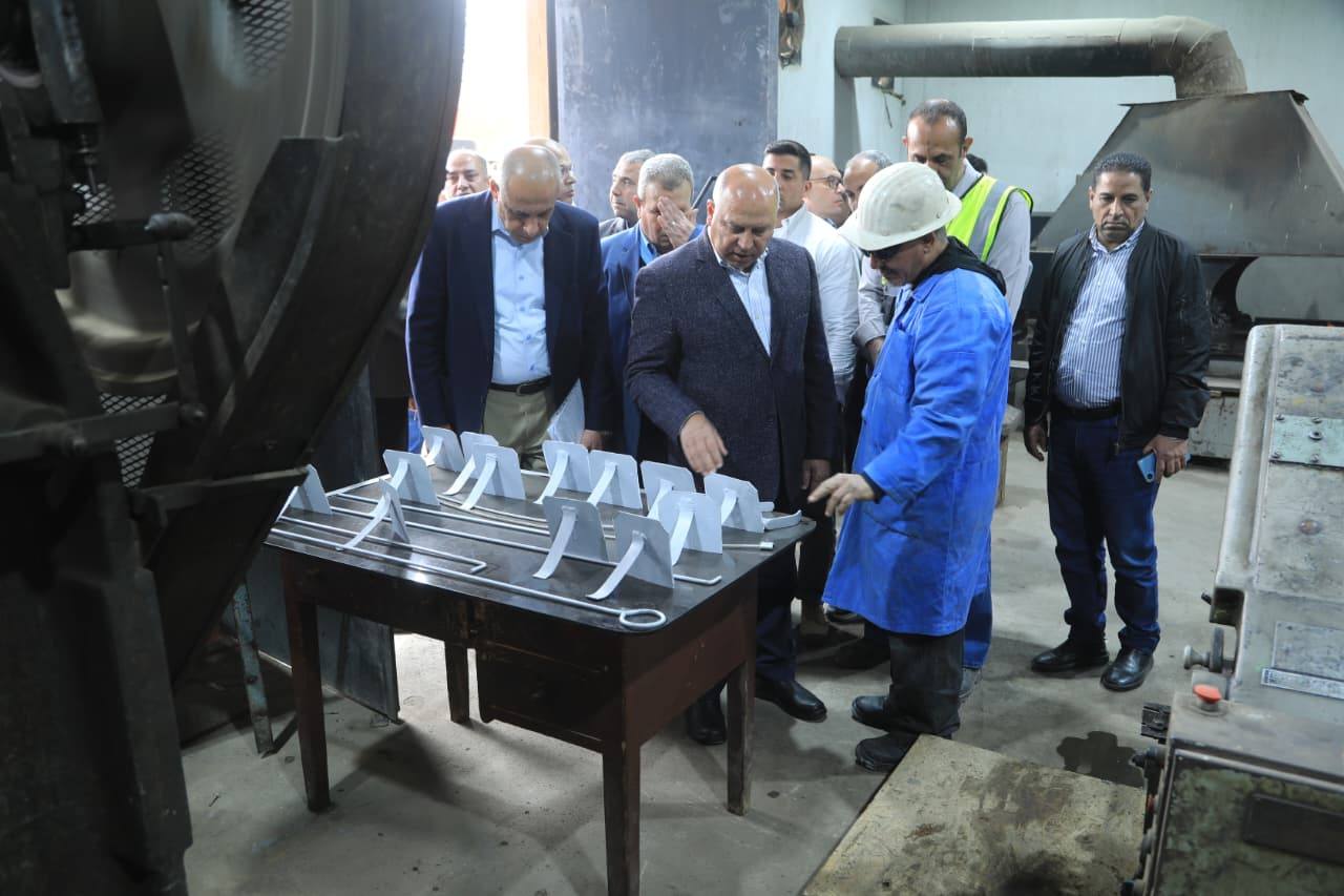 وزير النقل يجري جولة موسعة بورش السكك الحديدية