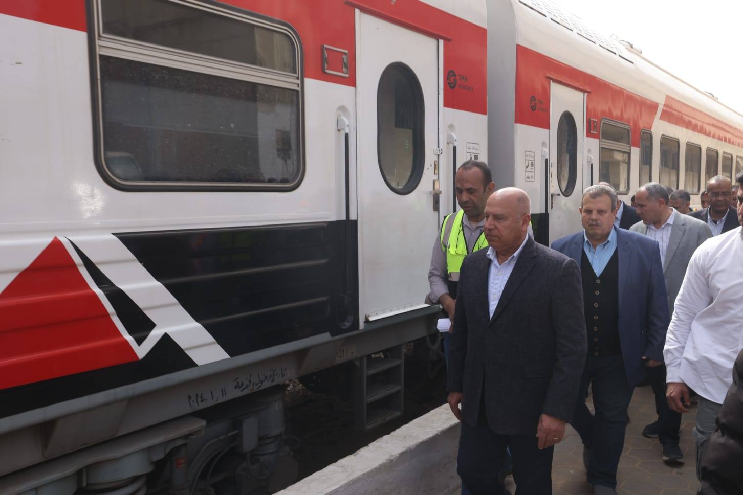 وزير النقل يجري جولة موسعة بورش السكك الحديدية