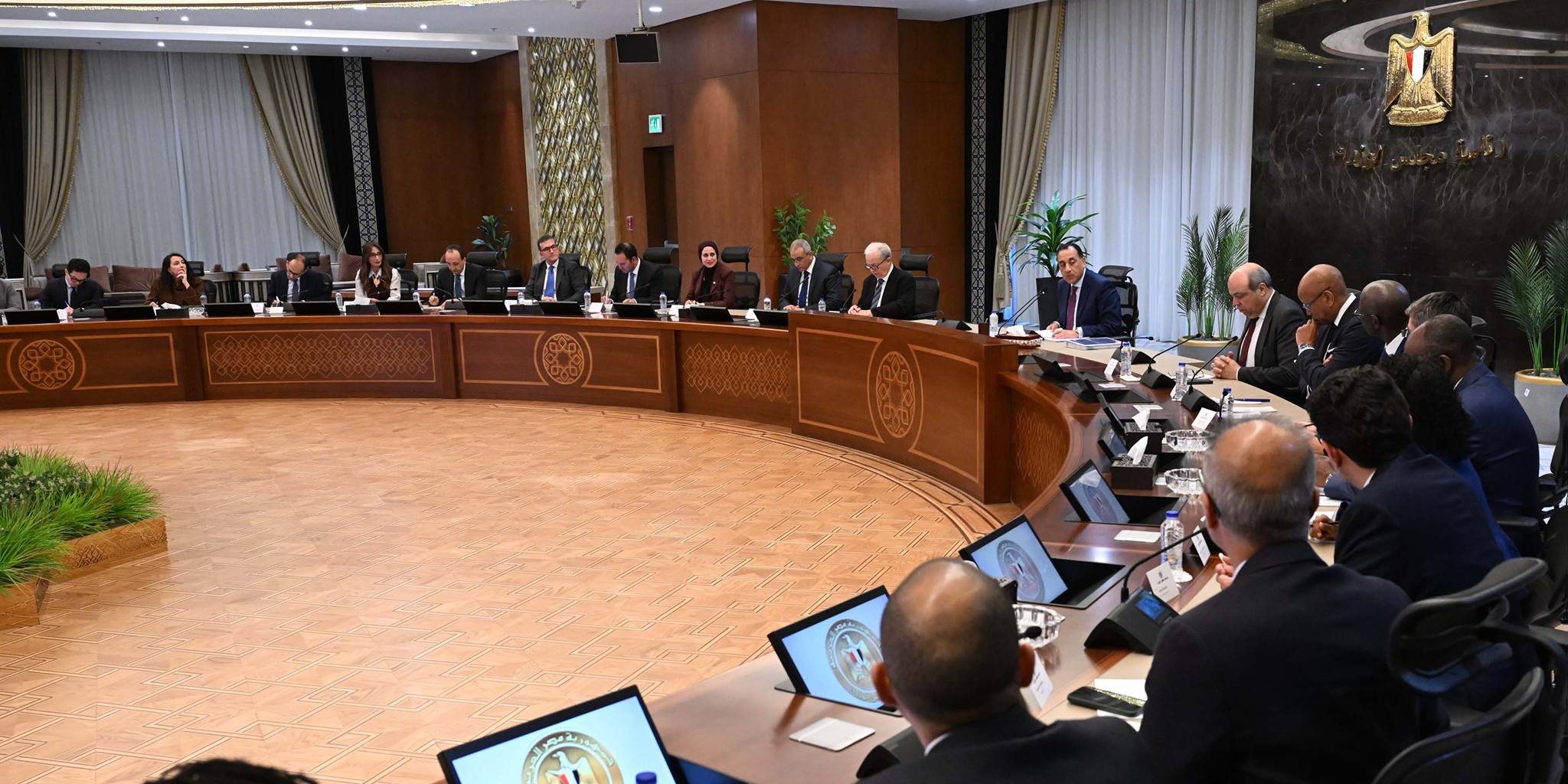 رئيس الوزراء يجتمع مع نائب رئيس مؤسسة التمويل الدولية