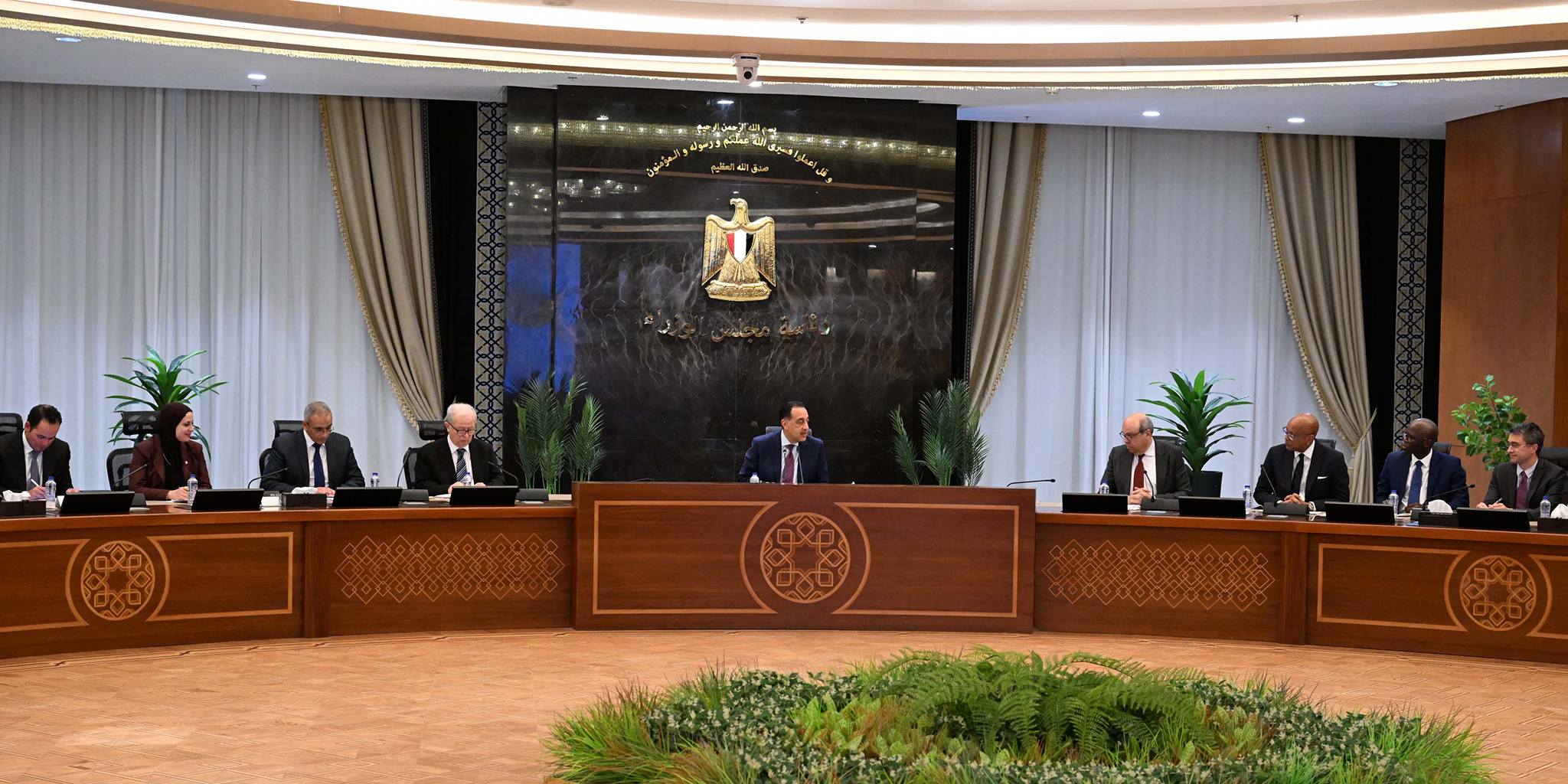 رئيس الوزراء يجتمع مع نائب رئيس مؤسسة التمويل الدولية