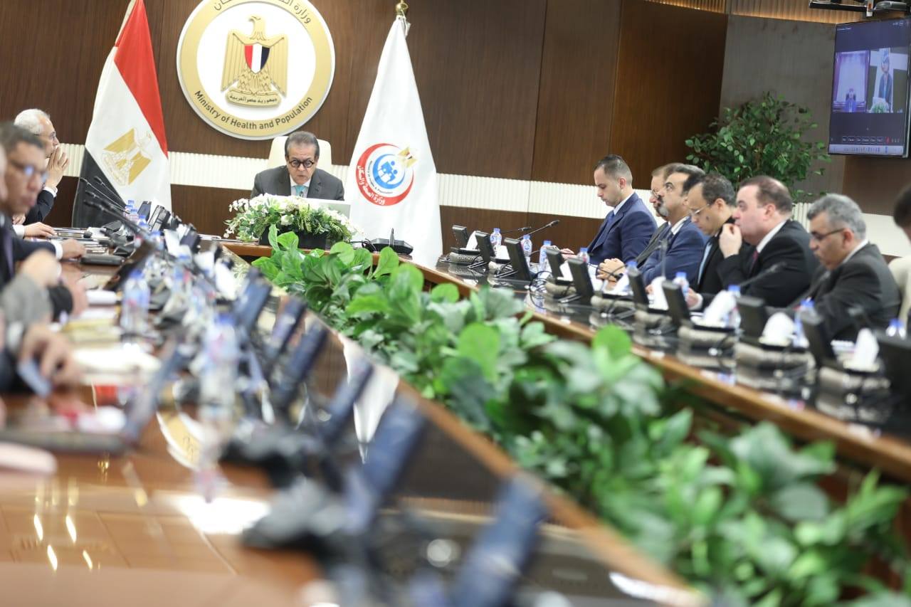 وزير الصحة يتابع الاستعدادات للتشغيل التجريبي لمنظومة التأمين الصحي بالمنيا