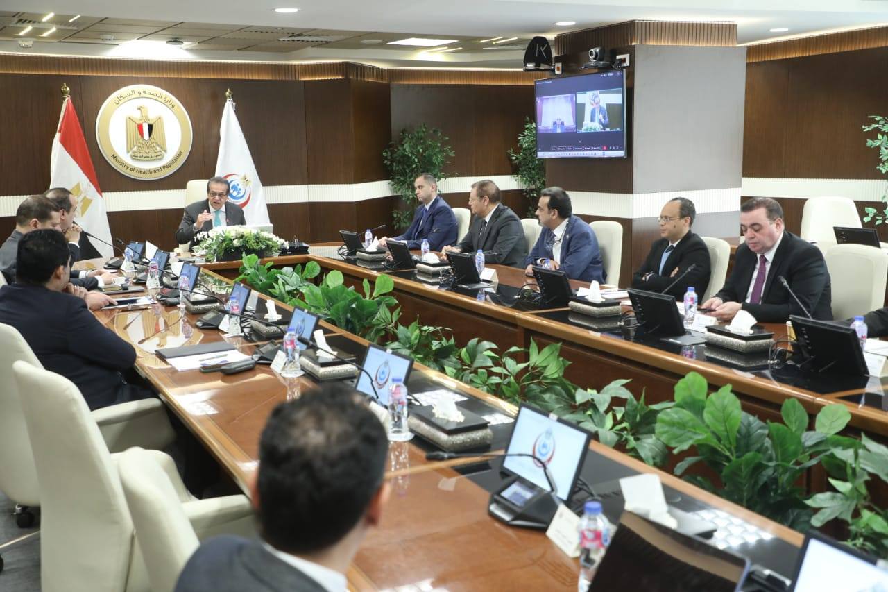وزير الصحة يتابع الاستعدادات للتشغيل التجريبي لمنظومة التأمين الصحي بالمنيا