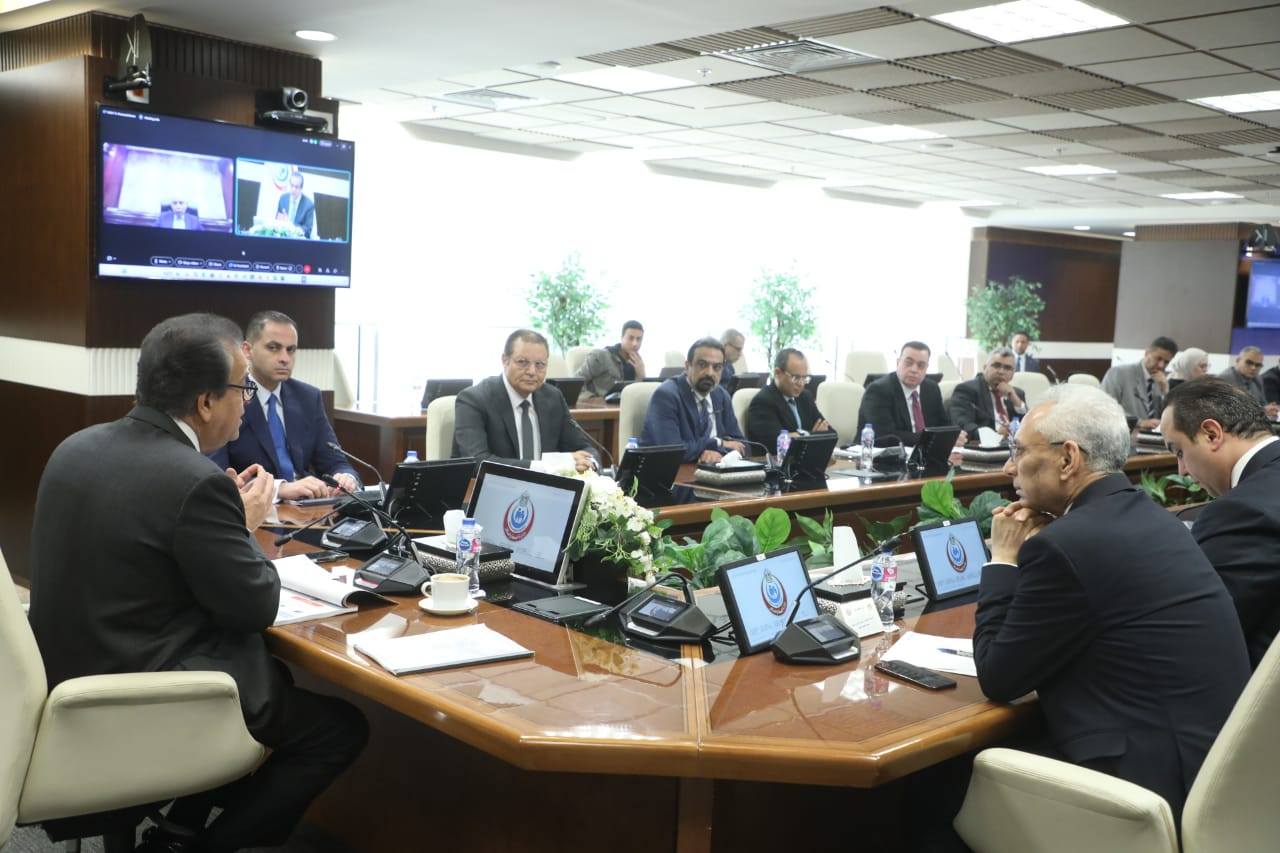 وزير الصحة يتابع الاستعدادات للتشغيل التجريبي لمنظومة التأمين الصحي بالمنيا