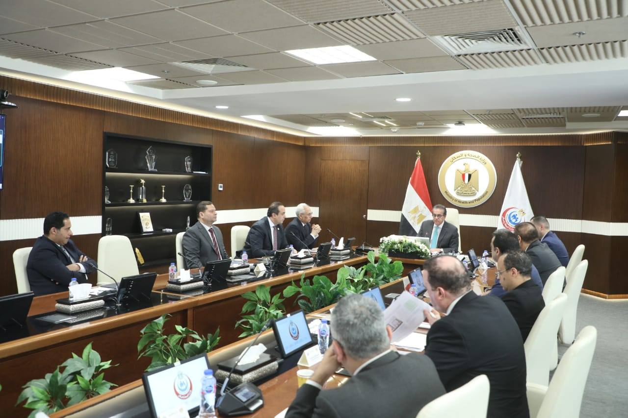وزير الصحة يتابع الاستعدادات للتشغيل التجريبي لمنظومة التأمين الصحي بالمنيا