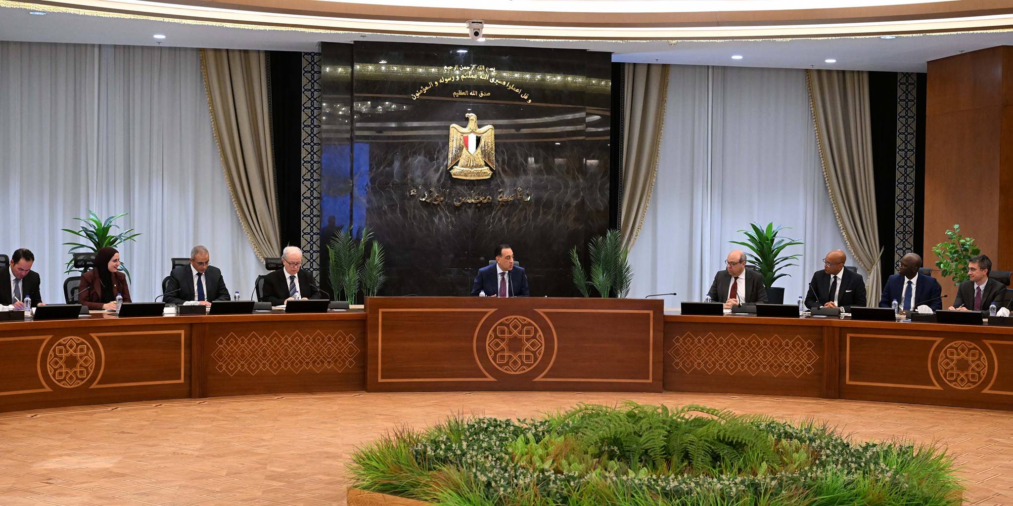 رئيس الوزراء يجتمع مع نائب رئيس مؤسسة التمويل الدولية