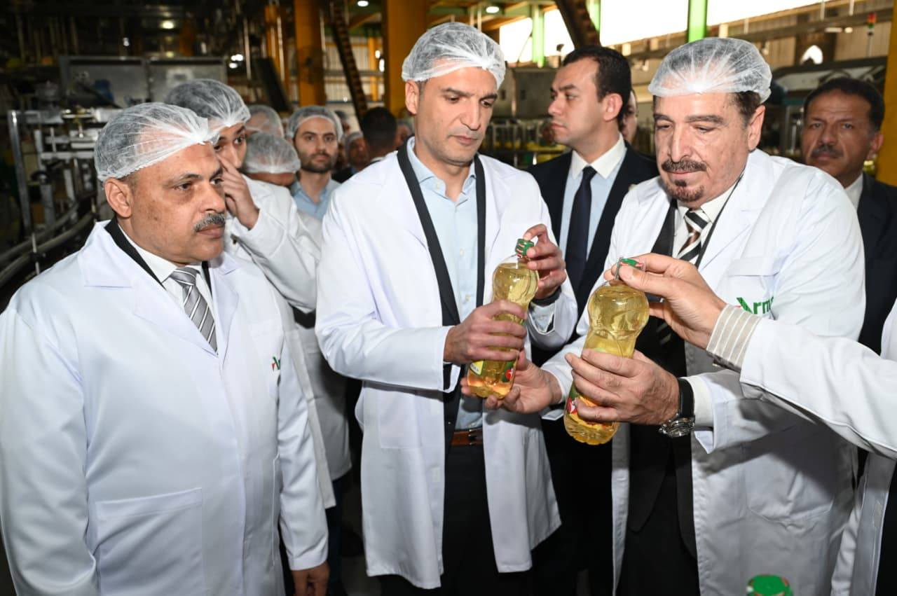 وزير الصناعة يتفقد مصنعين للصناعات الهندسية والغذائية بمدينة العاشر من رمضان