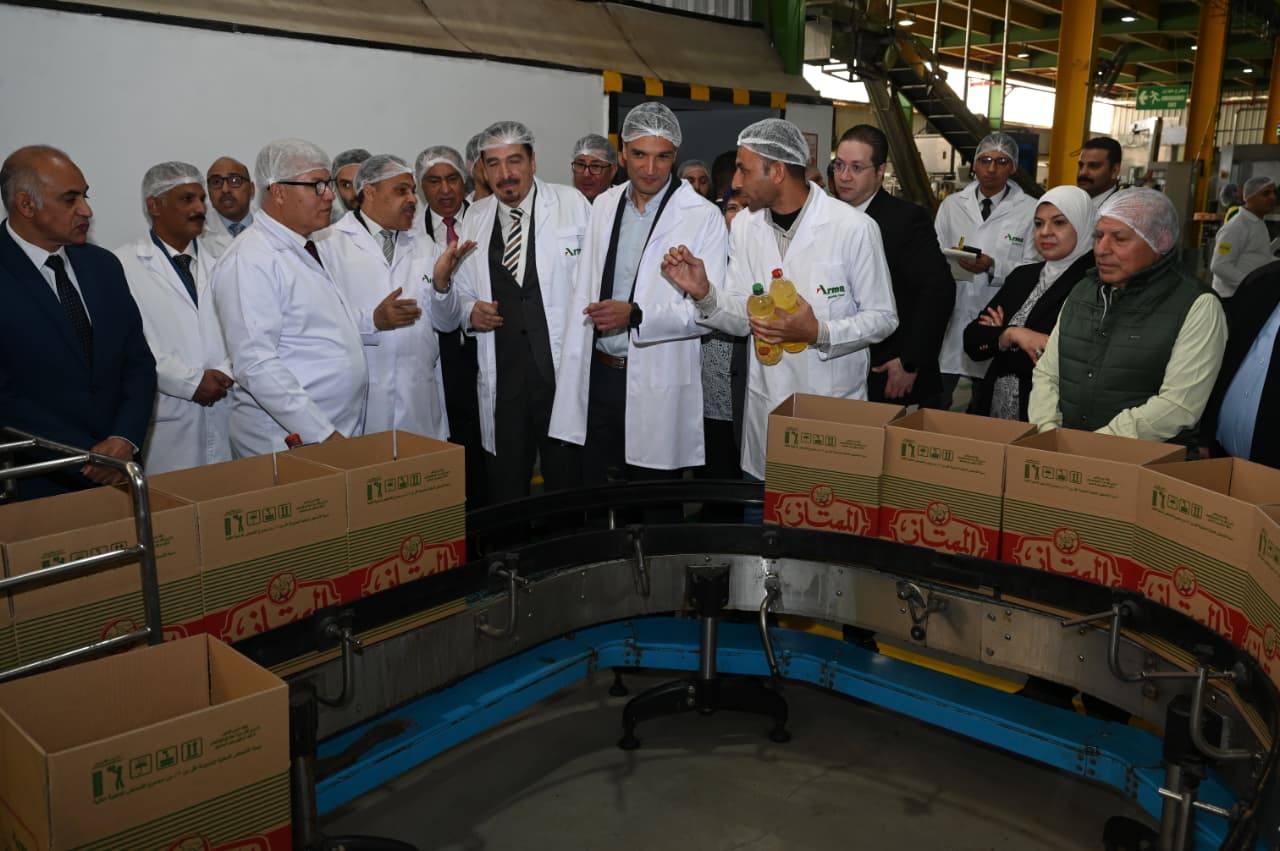 وزير الصناعة يتفقد مصنعين للصناعات الهندسية والغذائية بمدينة العاشر من رمضان