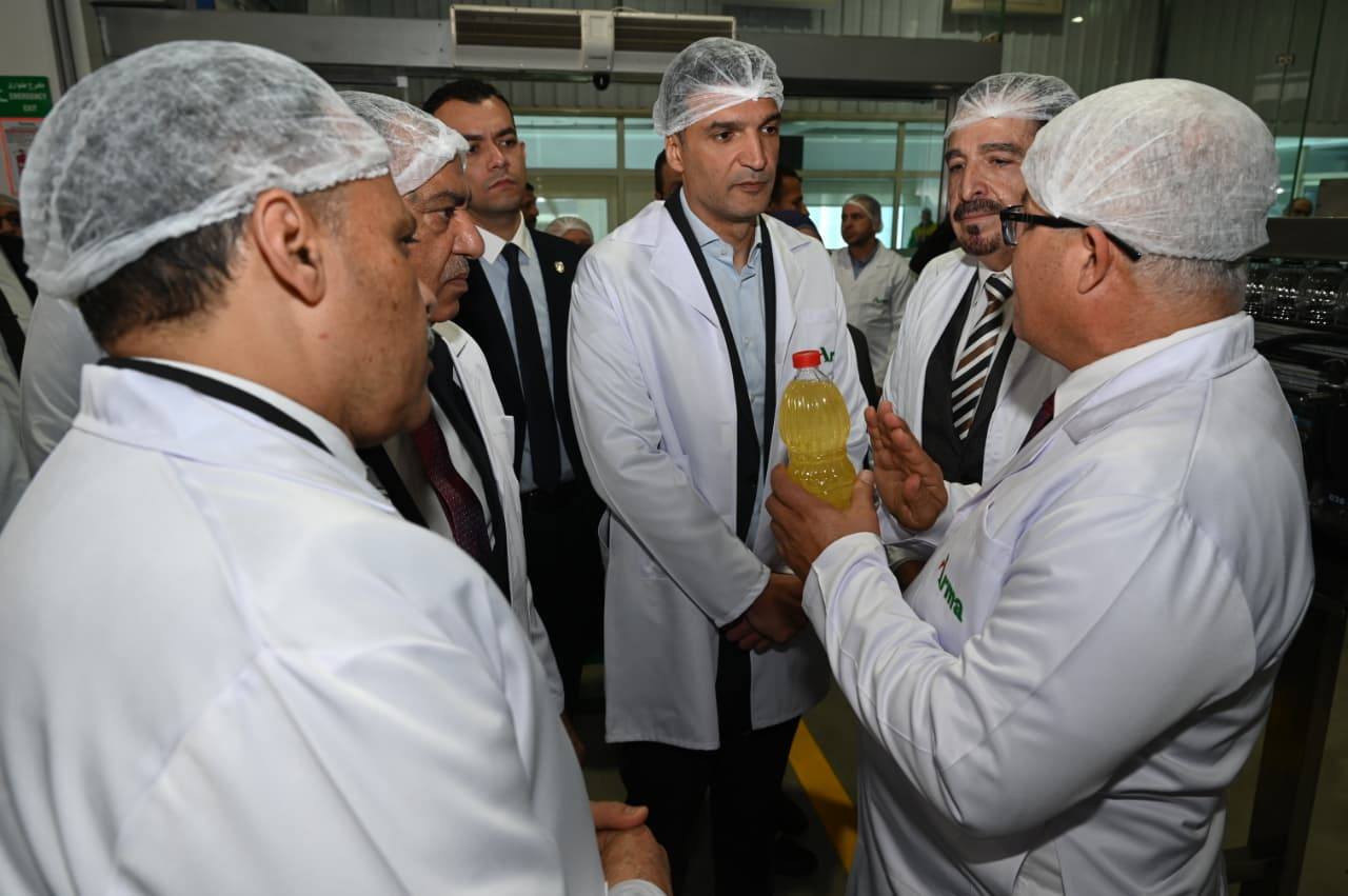 وزير الصناعة يتفقد مصنعين للصناعات الهندسية والغذائية بمدينة العاشر من رمضان
