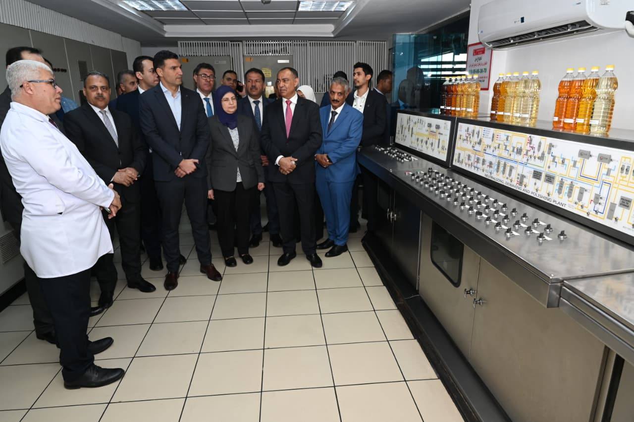 وزير الصناعة يتفقد مصنعين للصناعات الهندسية والغذائية بمدينة العاشر من رمضان