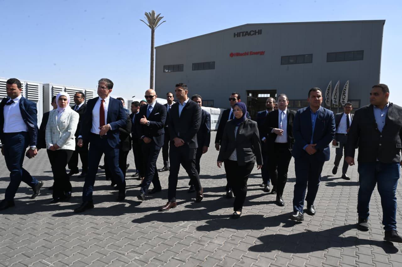 وزير الصناعة يتفقد مصنعين للصناعات الهندسية والغذائية بمدينة العاشر من رمضان